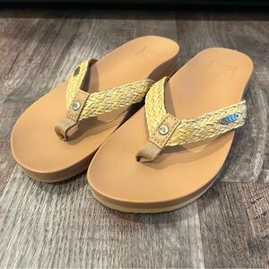 NEW Reef Women’s Tan Sandals With Woven Tops Size 5
